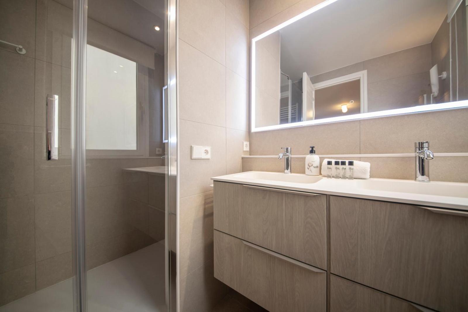 Atico Duplex Con Cinco * Barcelone